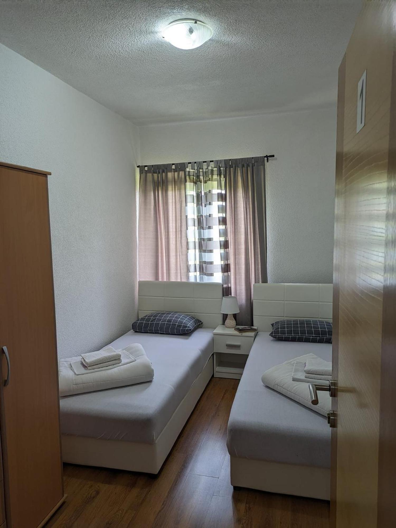 Vacation Home Keskic Velika Gata 外观 照片